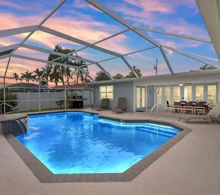 Villa Modern Waterfront With Dock And Firepit